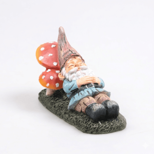 Nain de jardin dormant sur un champignon | coloré | 20 x 9 x 12 cm