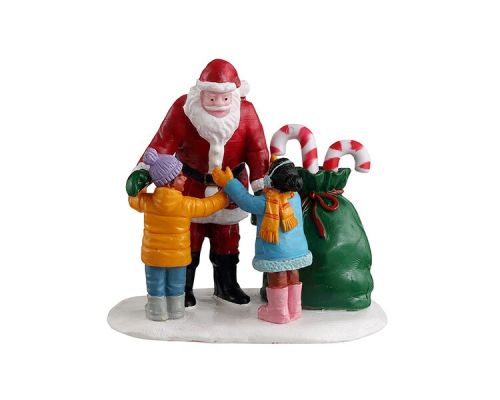 LEMAX Le Père Noël reçoit un câlin