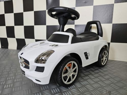 Mercedes SLS voiture à quatre pattes