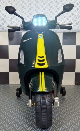 Trottinette électrique pour enfants Vespa Sprint 12 volts verte.